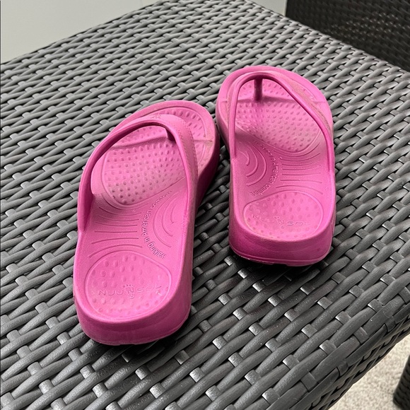 Women’s Purple/ Pink Sandals - Picture 3 of 4